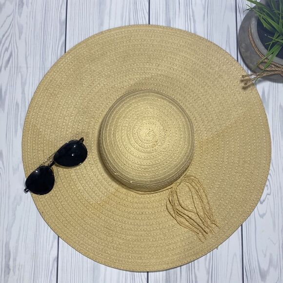 Large Straw Floppy Hat - Picture 3 of 6
